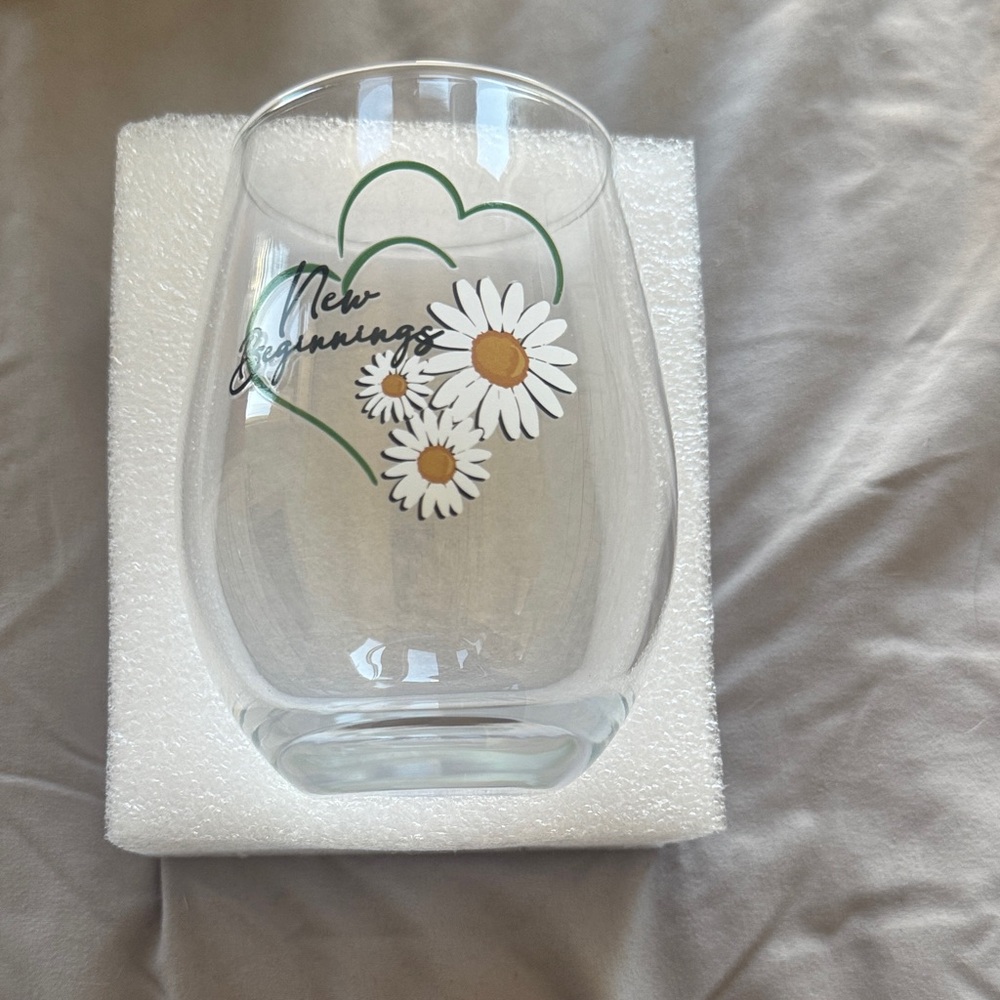 Daisy Print Stemless Wine Glass